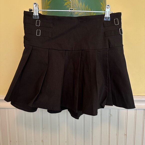 Aeropostale Dresses & Skirts - Aeropostale Small Black Mini Skirt Pleated buckles
